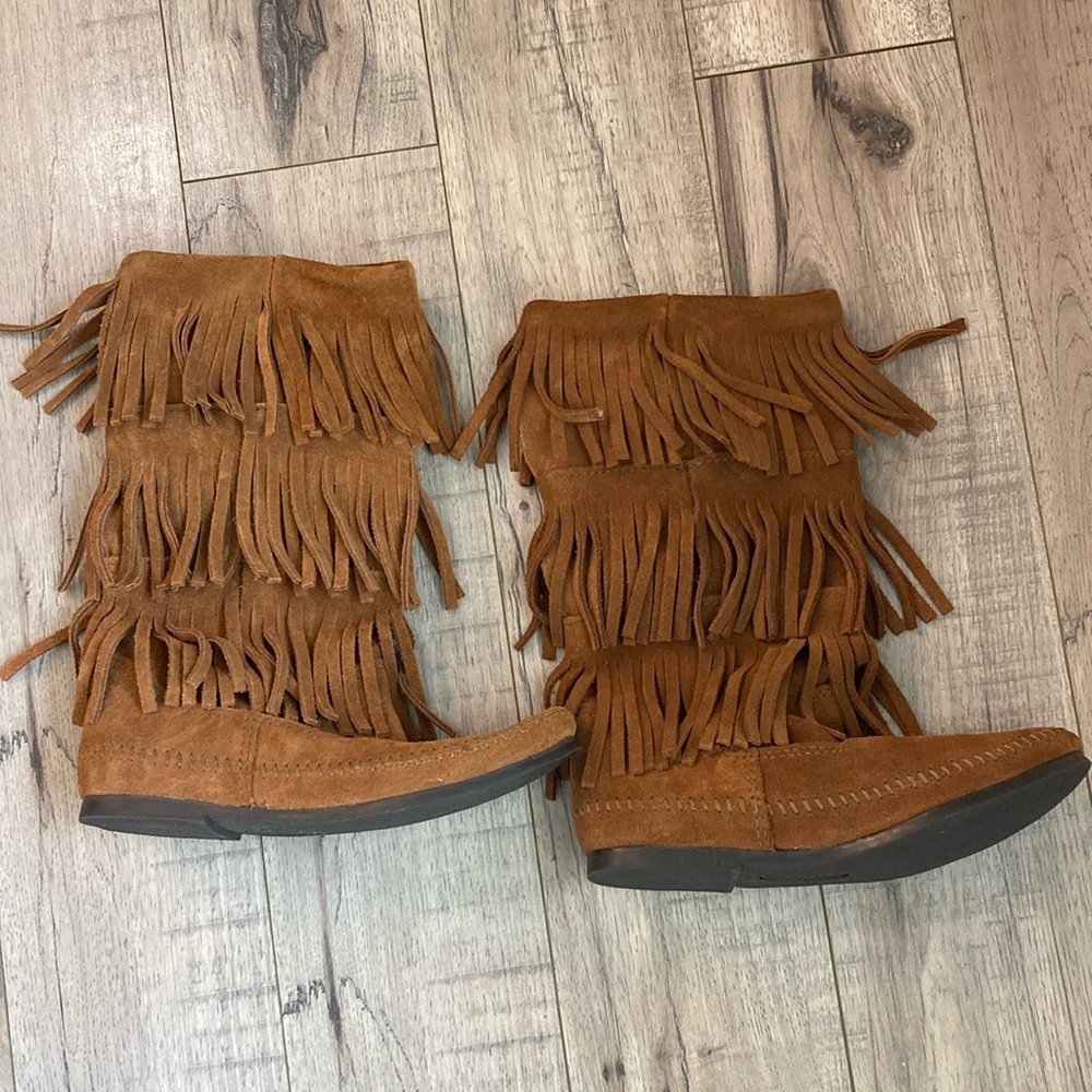 Minnetonka Suede Leather 3 Layer Fringe Moccasin Boots Sz 7 Brown Festival Boho